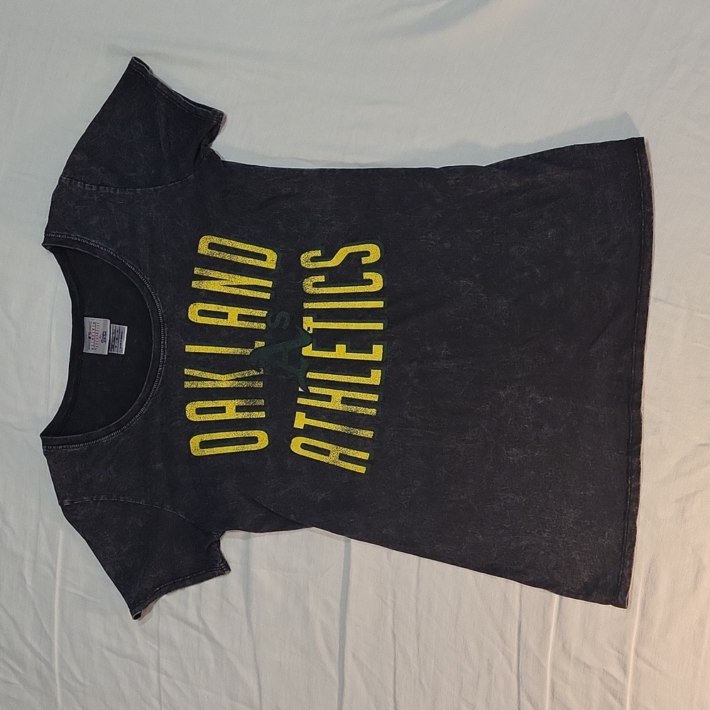Oakland A's Athletics womans M acid wash tee genuine merchandise